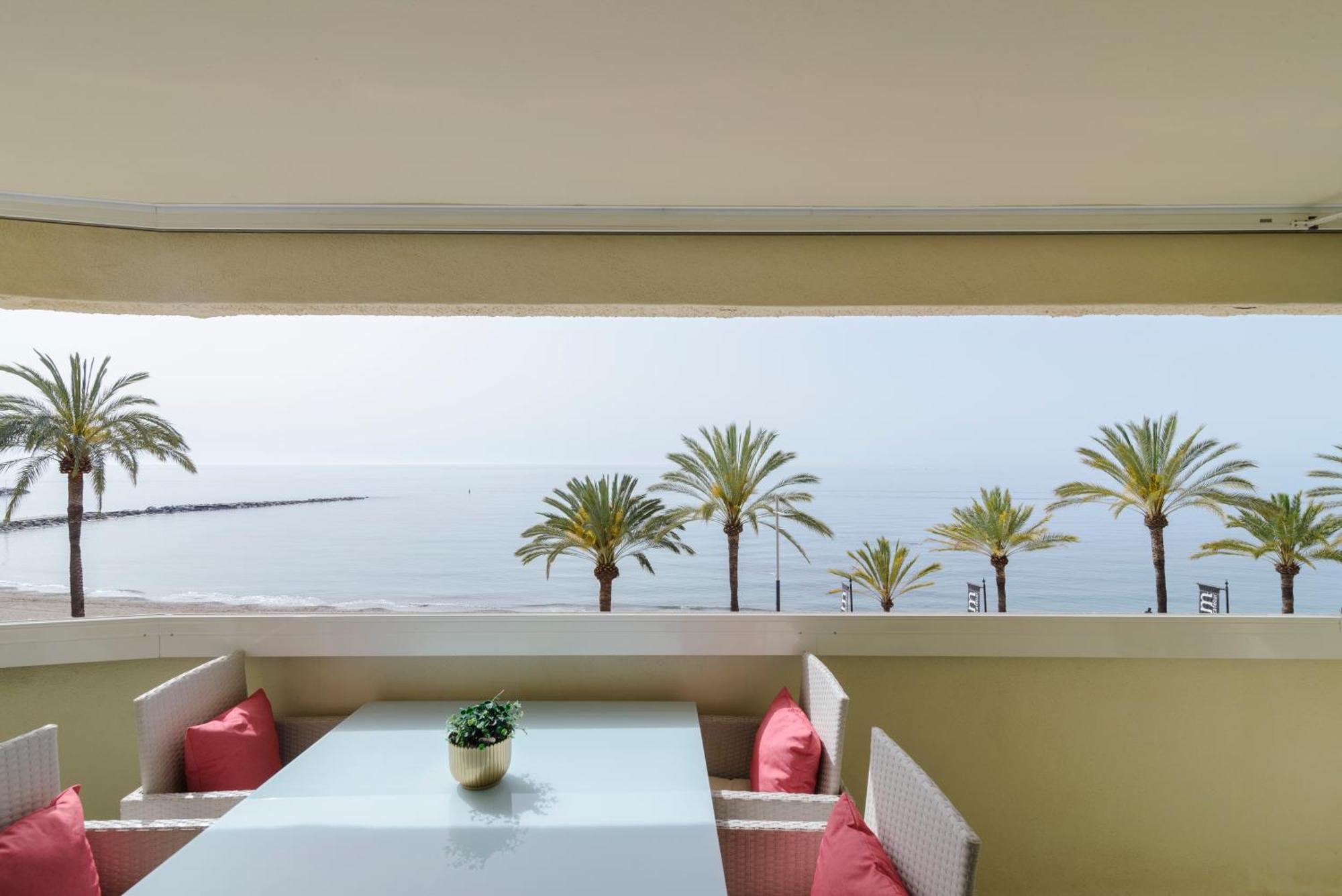 Sea Front Apartment In Marbella Center Экстерьер фото