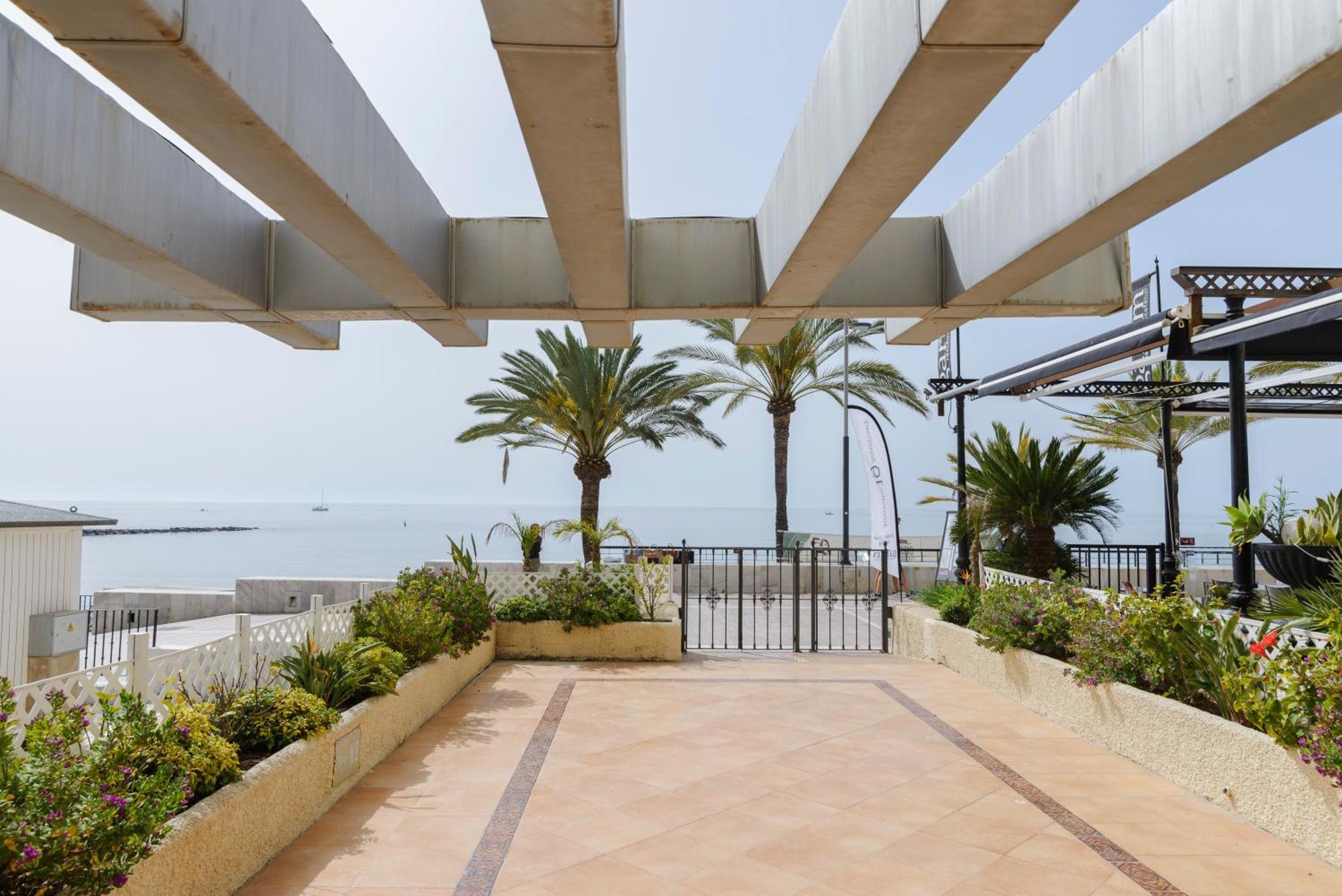 Sea Front Apartment In Marbella Center Экстерьер фото