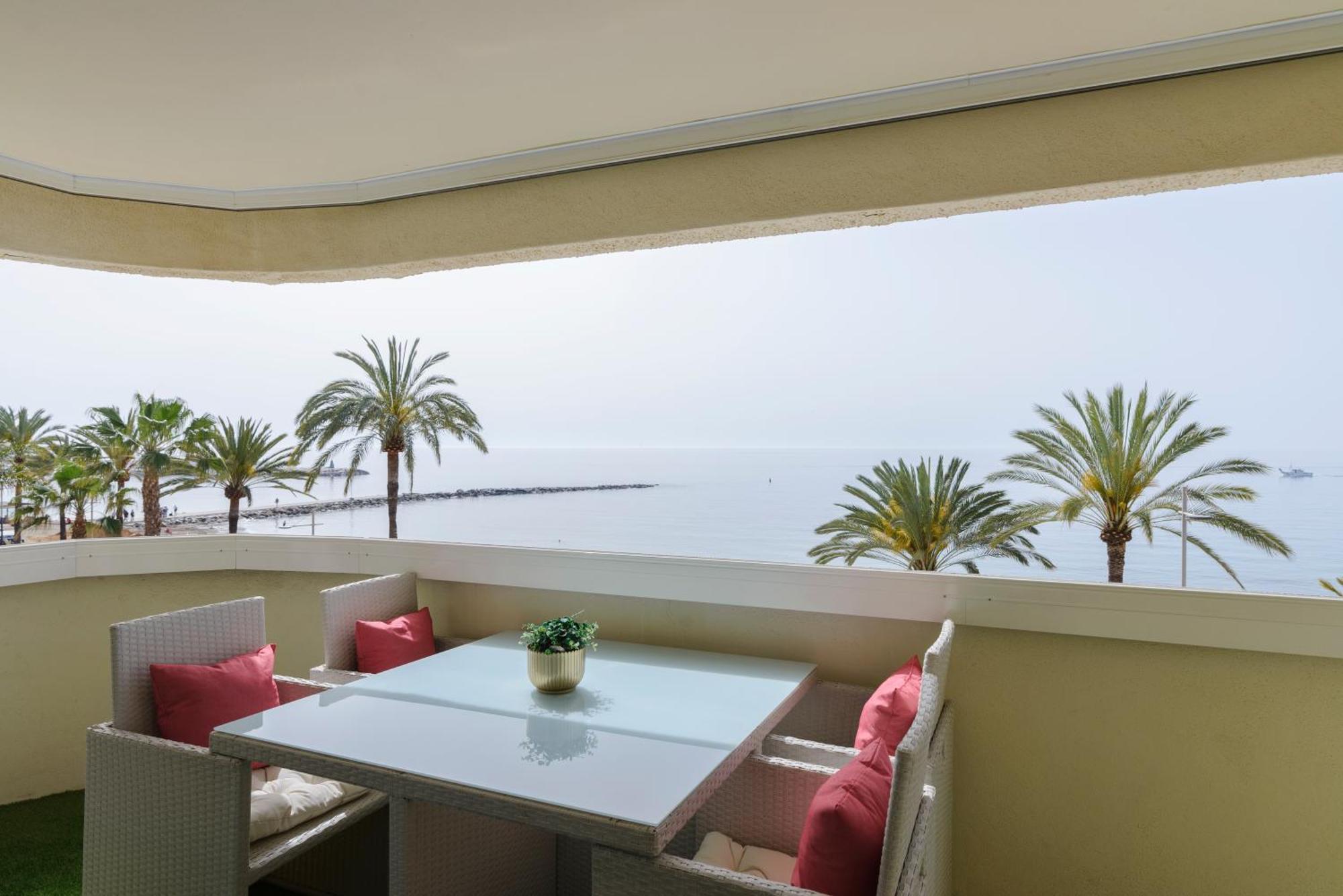 Sea Front Apartment In Marbella Center Экстерьер фото